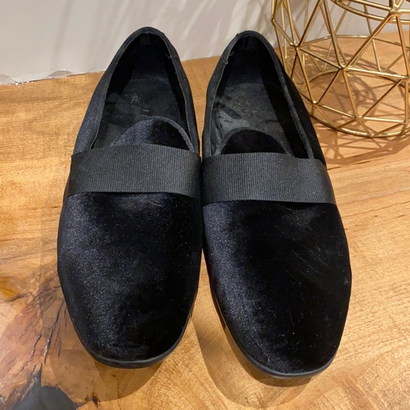 Black velvet loafers - aldo . Worn once - Picture 1 of 2